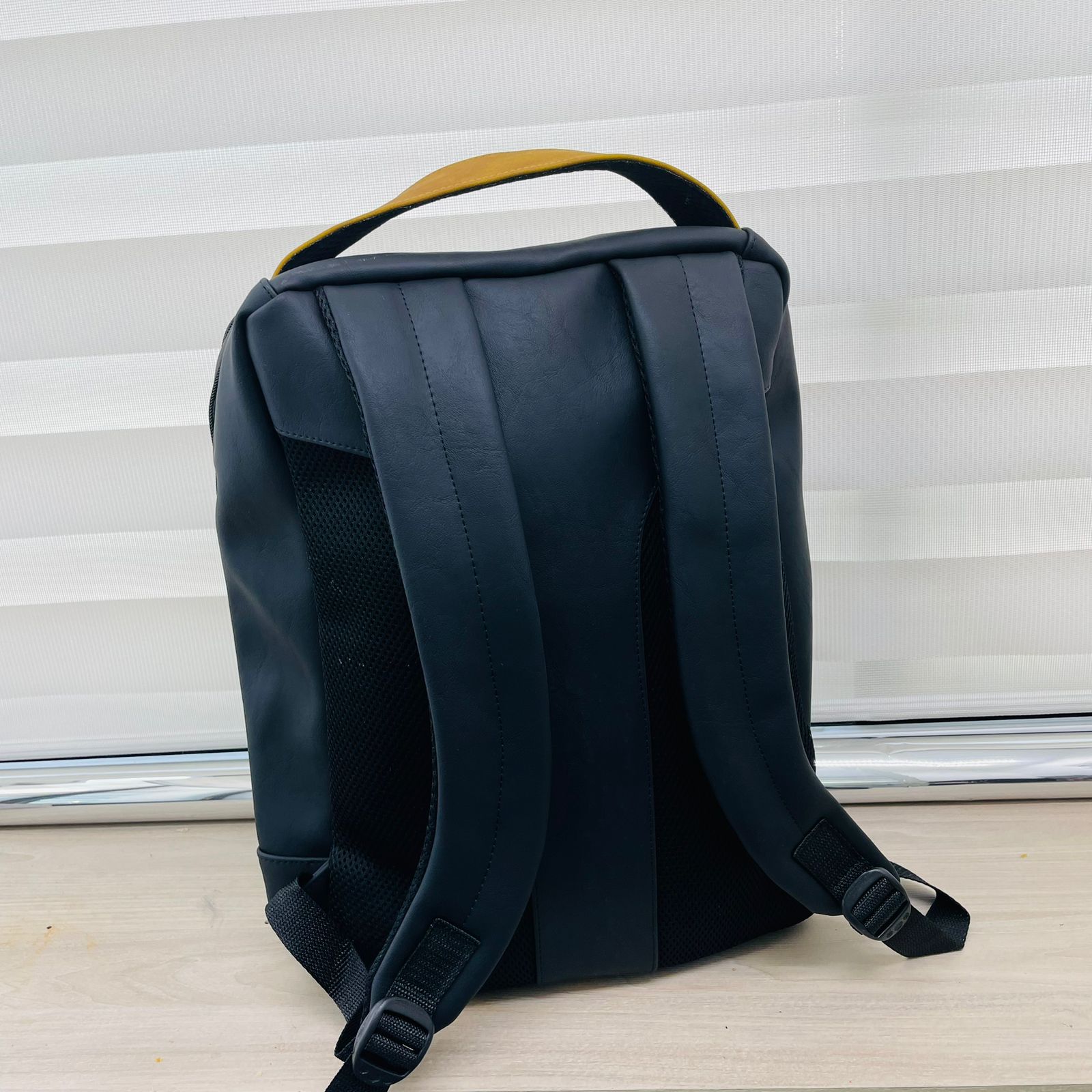 🎒🛒MORRAL CUERO SINTETICO VELEZ CABALLERO.